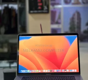 New Laptop Apple MacBook Pro 2017 4GB Intel Core i7 SSD 512GB