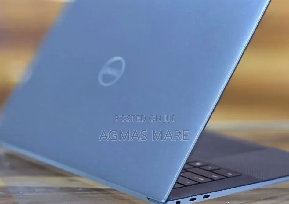 New Laptop Dell Precision 17 7720 16GB Intel Core i9 SSD 512GB