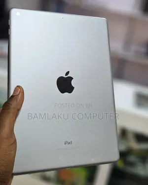 New Apple iPad 9.7 32 GB Gray