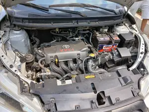 Toyota Yaris 2015 Silver