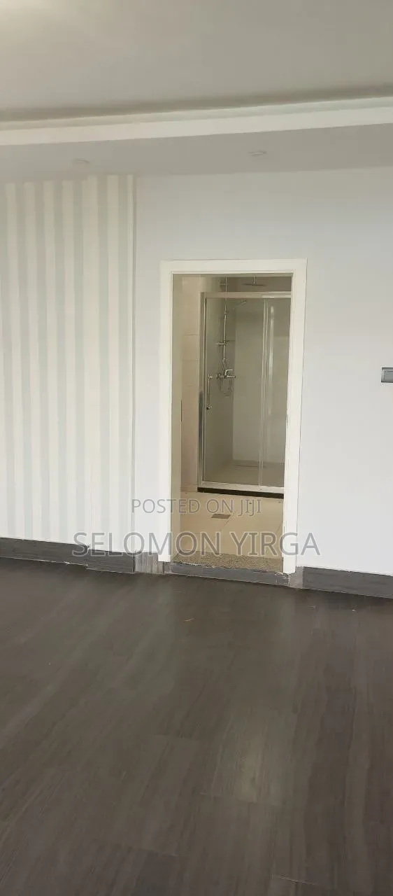 7bdrm House in Adis Ababa, Bole for sale