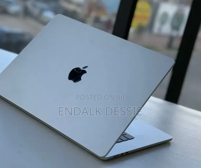 New Laptop Apple MacBook Air 2022 M2 8GB Apple M2 SSD 512GB