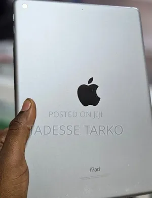 New Apple iPad 9.7 32 GB Silver