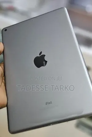 New Apple iPad 9.7 32 GB Silver