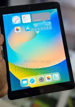 New Apple iPad 9.7 32 GB Silver