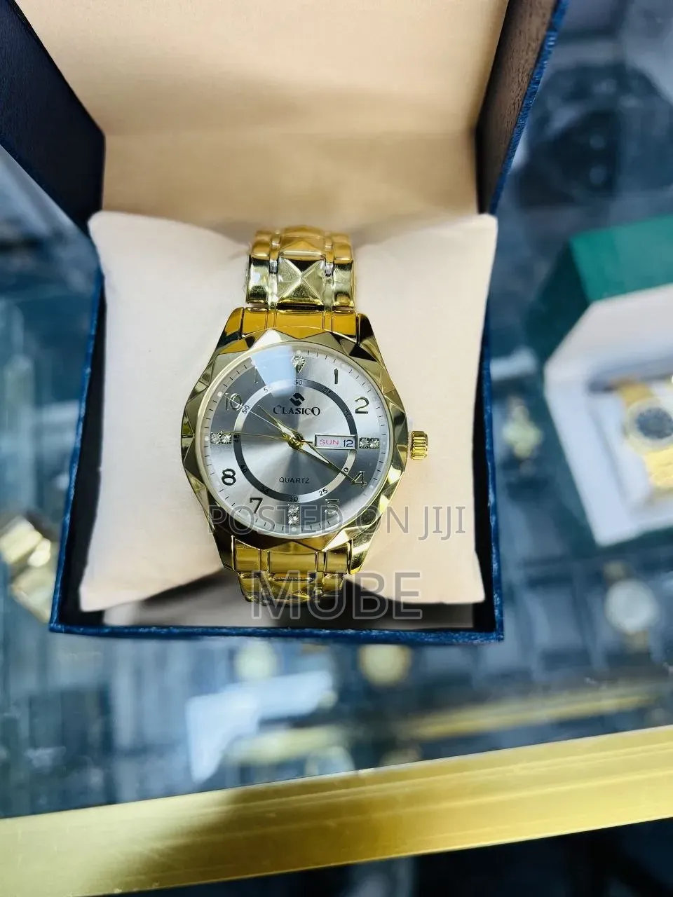 Clasico Quartz Luxury Watch