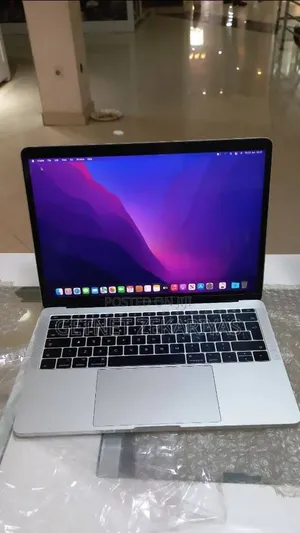 New Laptop Apple MacBook Pro 2017 8GB Intel Core i5 SSD 256GB