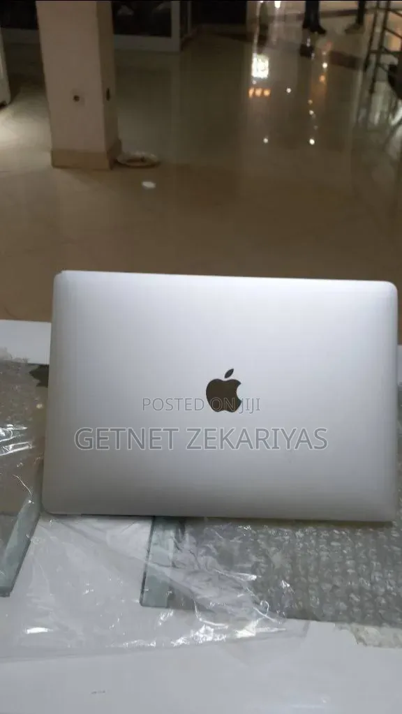 New Laptop Apple MacBook Pro 2017 8GB Intel Core i5 SSD 256GB