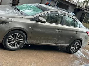Toyota Yaris 2015 Green