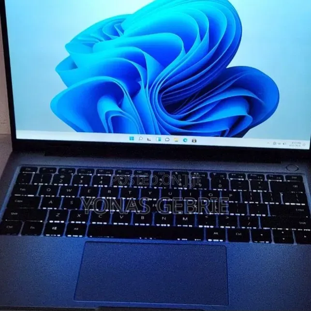 New Laptop Huawei MateBook 13 WRT-W29E 16GB Intel Core i7 SSD 512GB