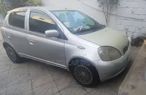 Toyota Vitz 2001 Silver