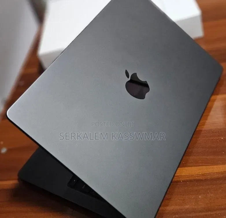 New Laptop Apple MacBook Pro 16GB Apple M5 SSD 512GB