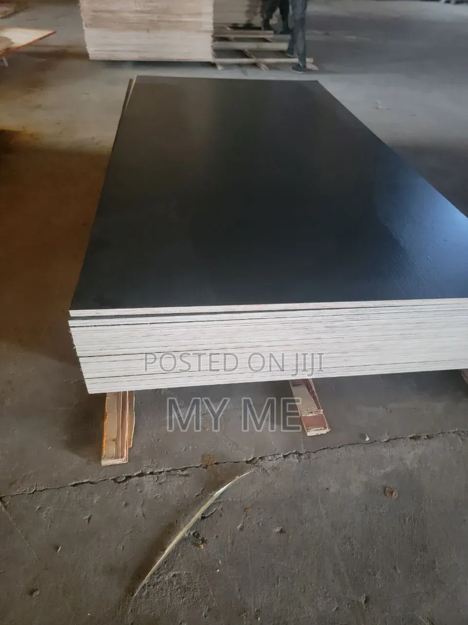 ፕሬይውድ (Plywood)18mm.በፈለጉት ብዛትና ጥራት እናቀርባለን.ጥራቱን የጠበቀ.ፕላይውድ ከፈለጉ ከኛ ይዘዙ