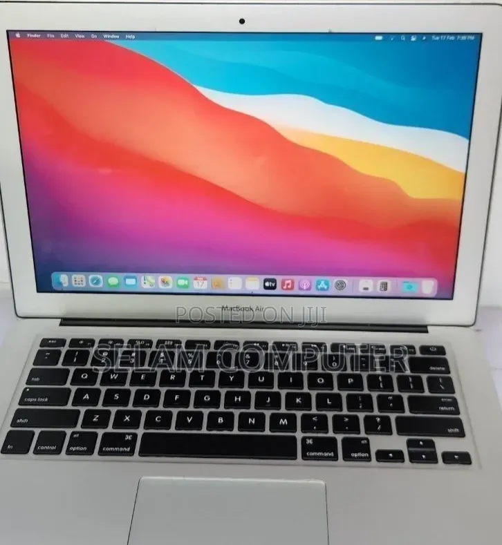New Laptop Apple MacBook Pro 2017 8GB Intel Core i5 SSD 256GB