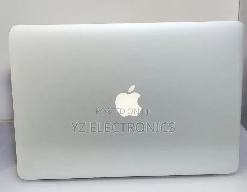 New Laptop Apple MacBook Pro 2017 8GB Intel Core i5 SSD 256GB