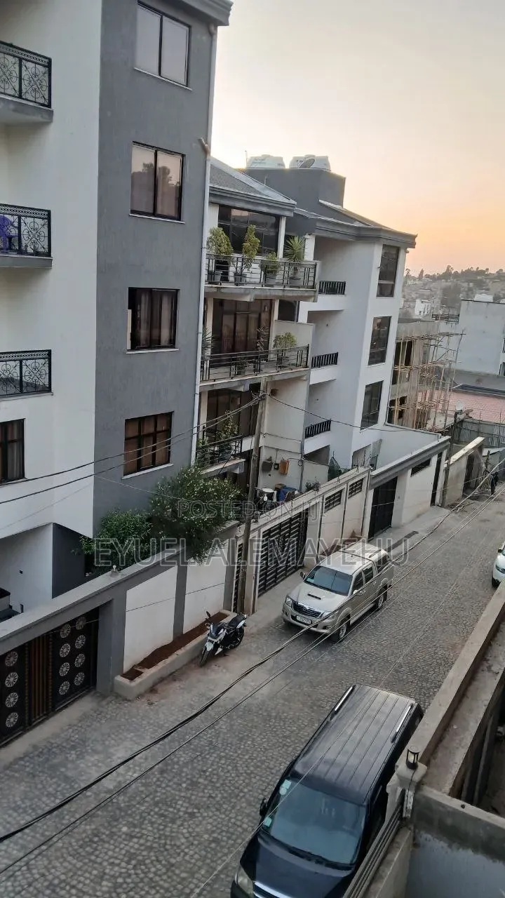 Furnished 6bdrm House in Yeka for sale