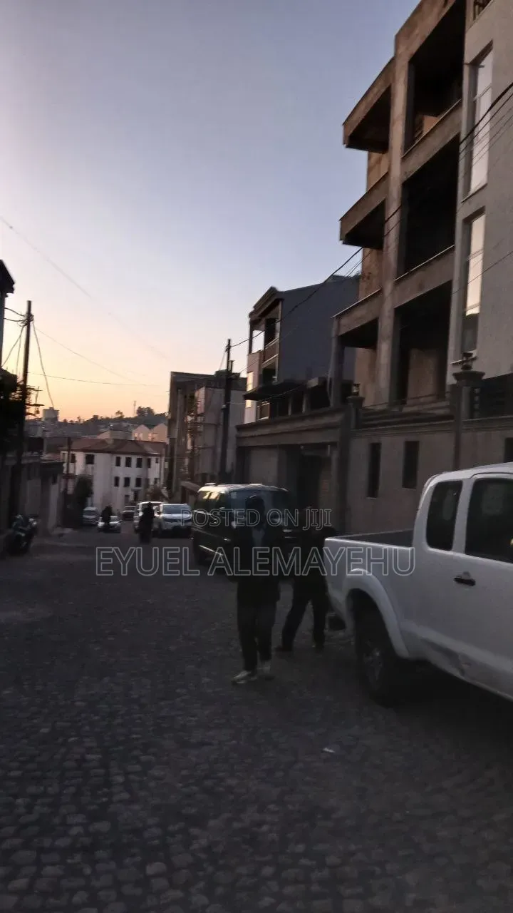 Furnished 6bdrm House in Yeka for sale