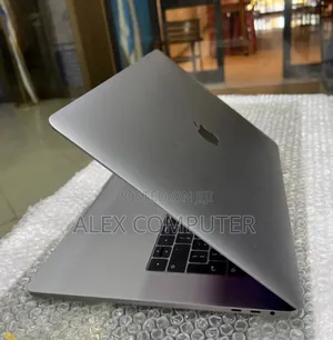 New Laptop Apple MacBook Pro 2017 16GB Intel Core i7 SSD 512GB