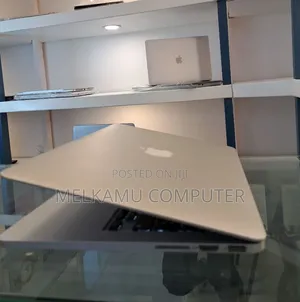 New Laptop Apple MacBook Pro 8GB Intel Core i5 SSD 256GB
