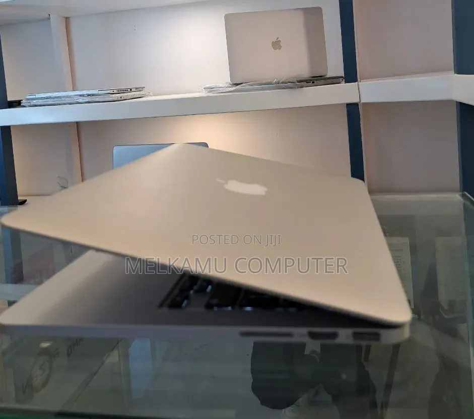 New Laptop Apple MacBook Pro 8GB Intel Core i5 SSD 256GB