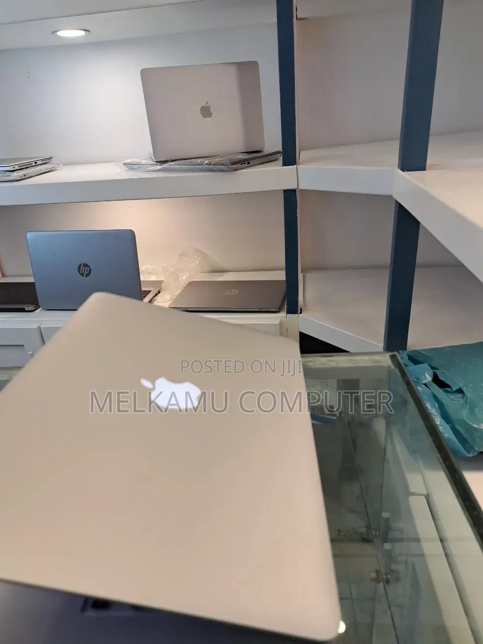 New Laptop Apple MacBook Pro 8GB Intel Core i5 SSD 256GB