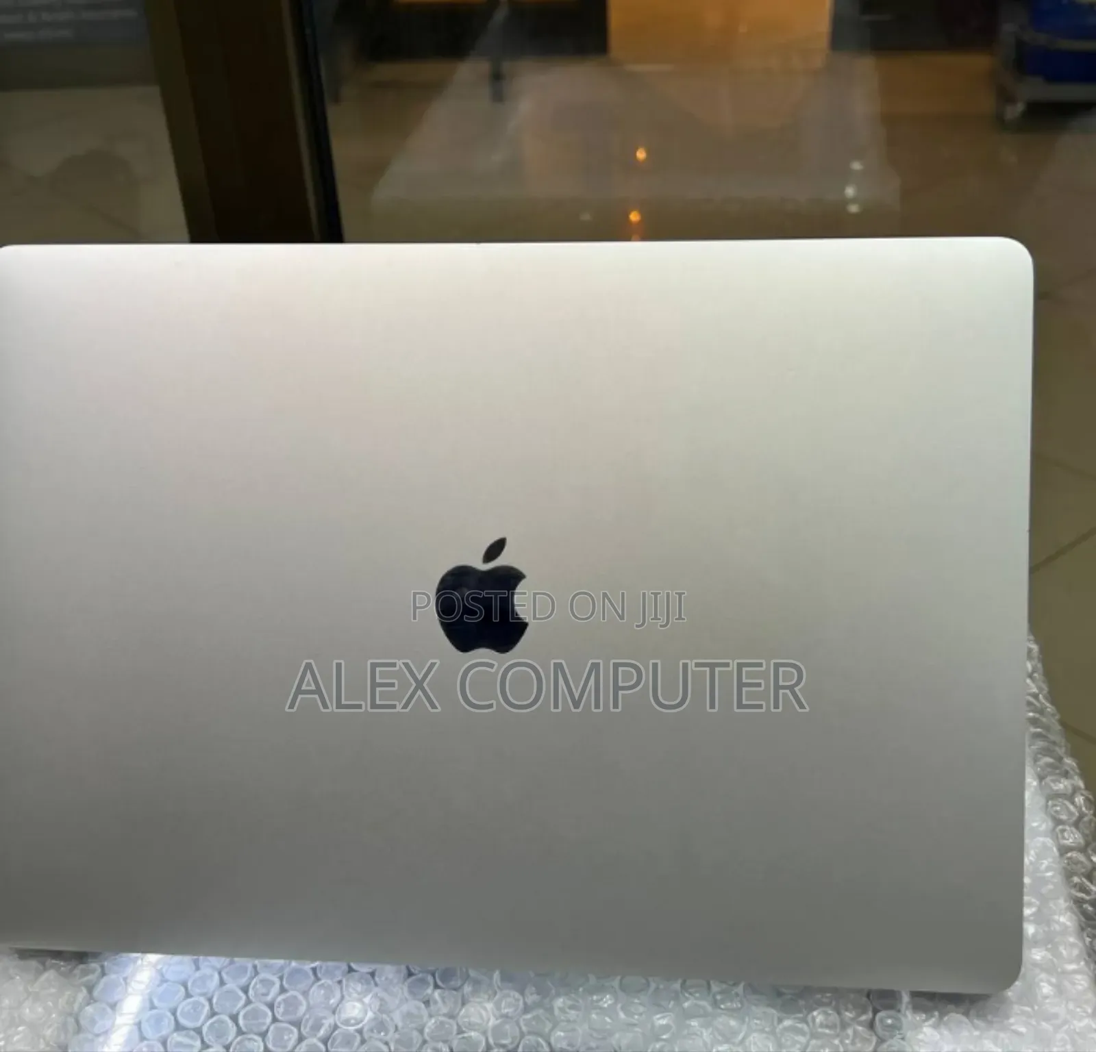 New Laptop Apple MacBook Pro 2018 16GB Intel Core i7 SSD 512GB