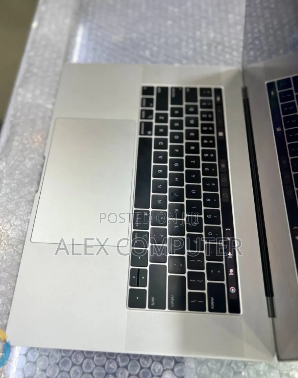 New Laptop Apple MacBook Pro 2018 16GB Intel Core i7 SSD 512GB
