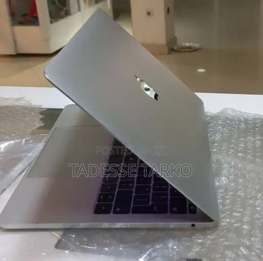 New Laptop Apple MacBook Pro 2017 16GB Intel Core i5 SSD 256GB