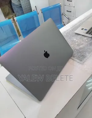 New Laptop Apple MacBook Pro 2017 16GB Intel Core i7 SSD 512GB
