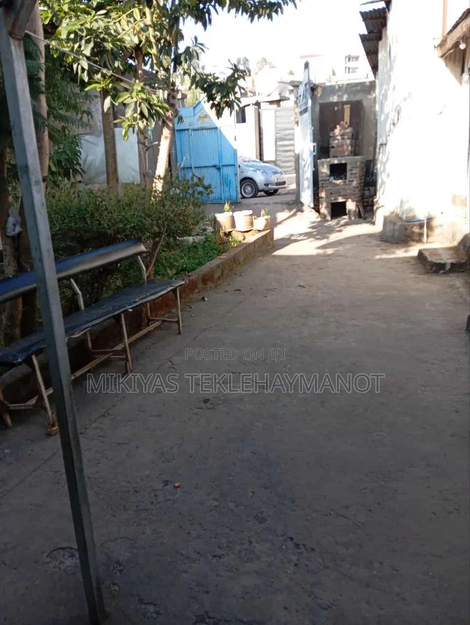 አስቸኳይ የሚሸጥ ቪላ ቤት ለንግድ የሚሆን