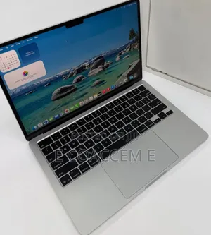 New Laptop Apple MacBook 16GB Apple M4 SSD 256GB