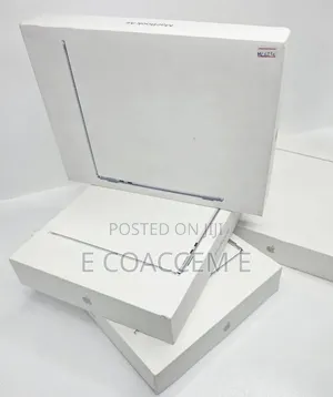New Laptop Apple MacBook 16GB Apple M4 SSD 256GB