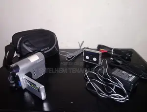 Sony Handycam Full Set• Original Sony Handycam (40x Zoom)