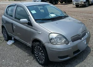 Toyota Vitz 2003 Silver