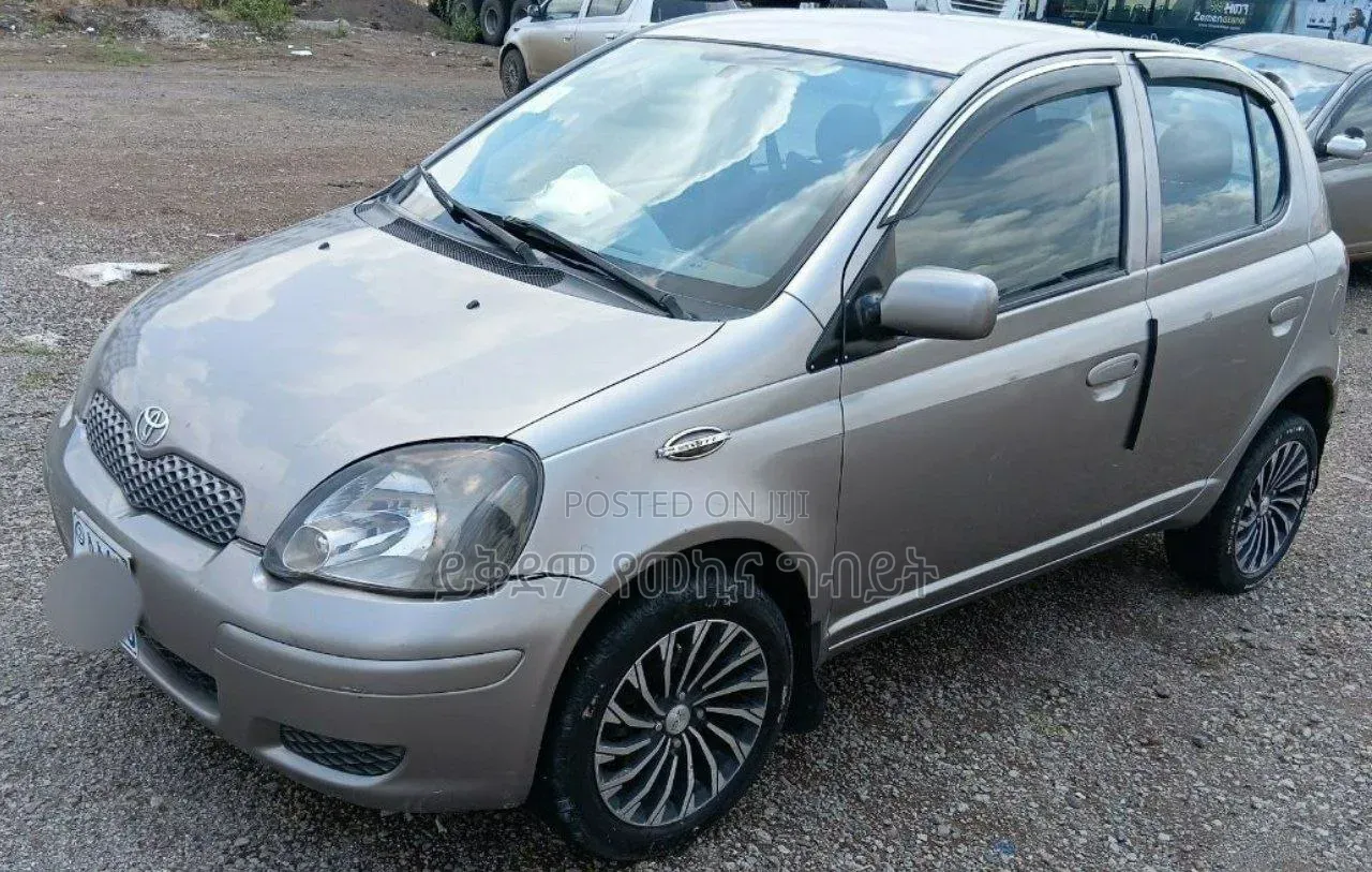 Toyota Vitz 2003 Silver