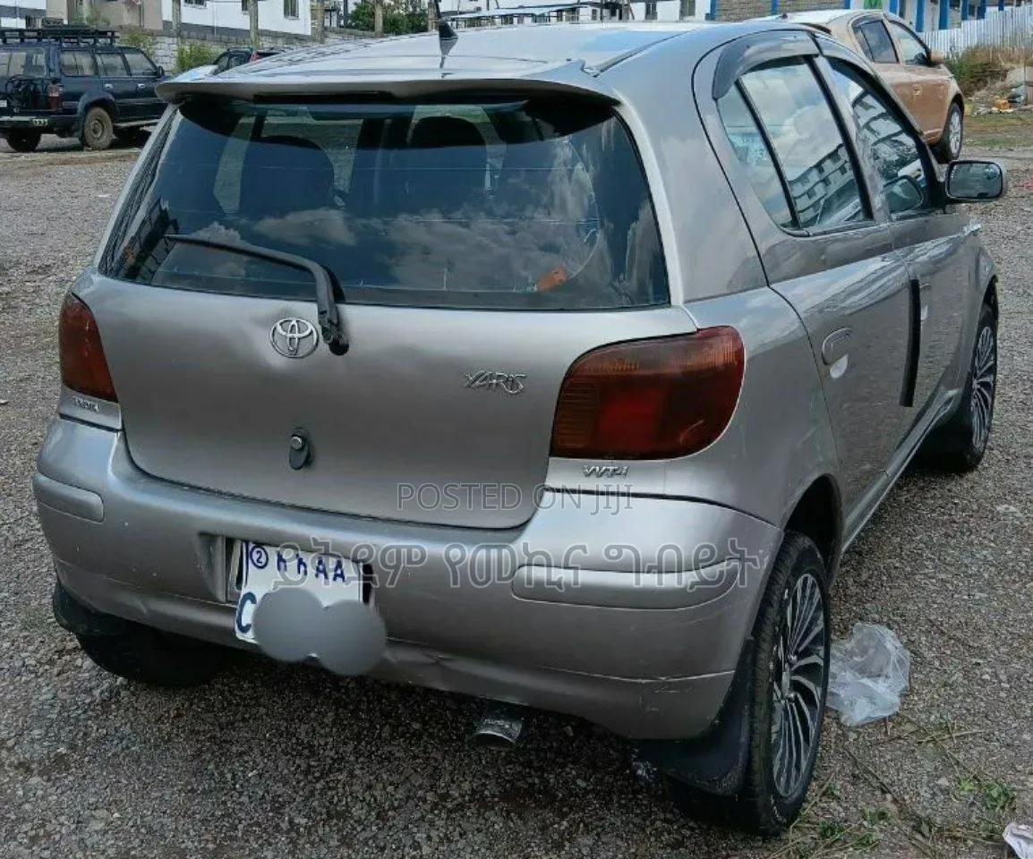 Toyota Vitz 2003 Silver