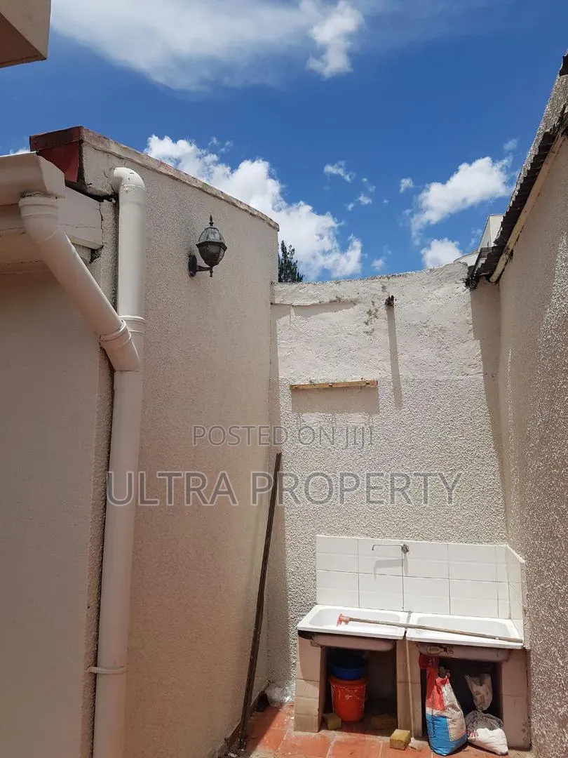 3bdrm House in Bole for sale