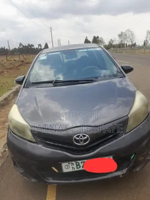 Toyota Yaris Base Hatchback 3dr 2011 Gray