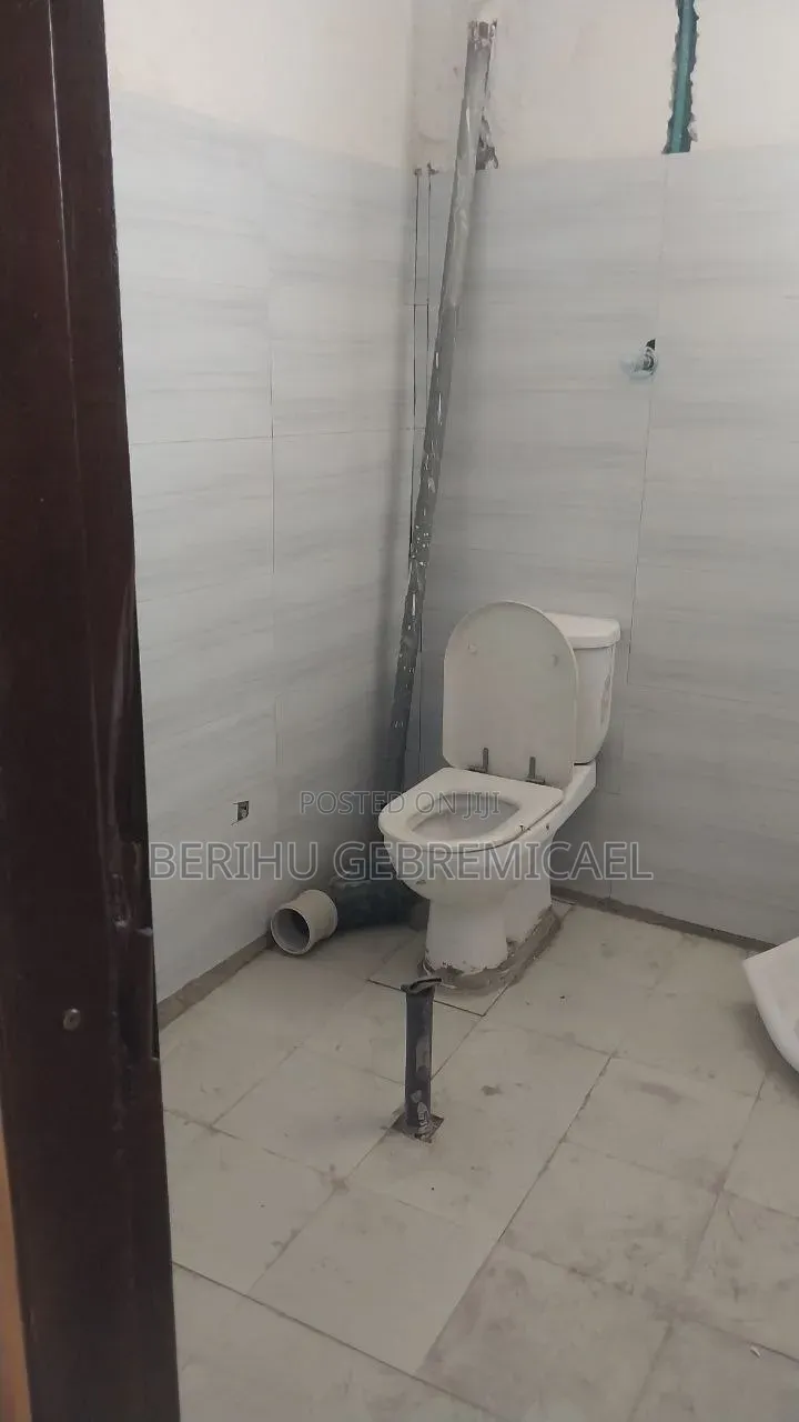 1bdrm Condo in አያት, Yeka for sale