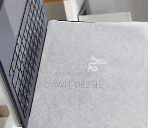 New Laptop Apple MacBook Air 2025 M4 13-inch 16GB Apple M4 SSD 256GB