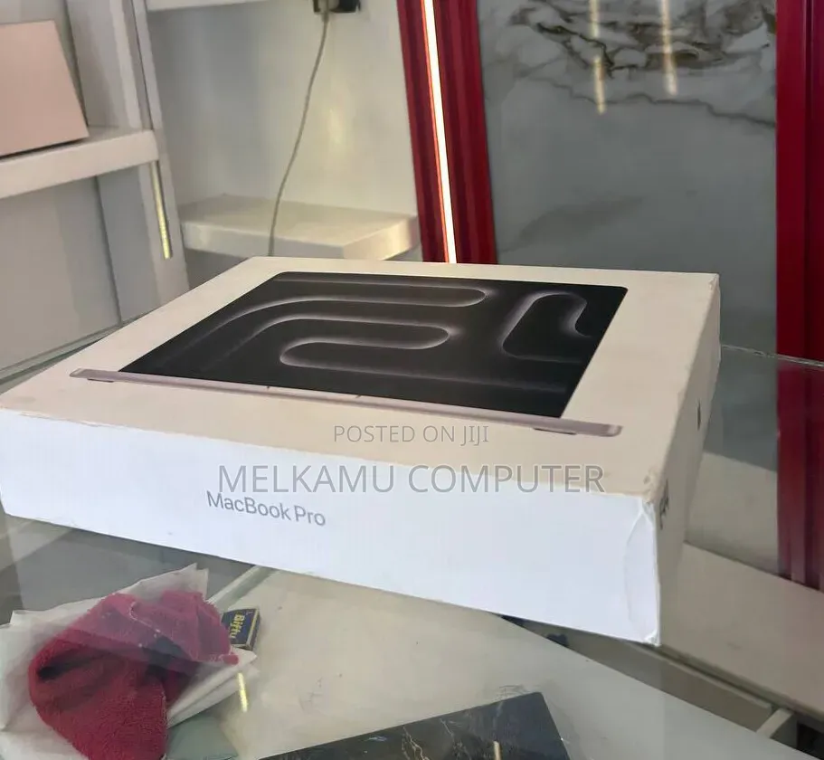 New Laptop Apple MacBook Pro 16GB Intel Core i7 SSD 512GB