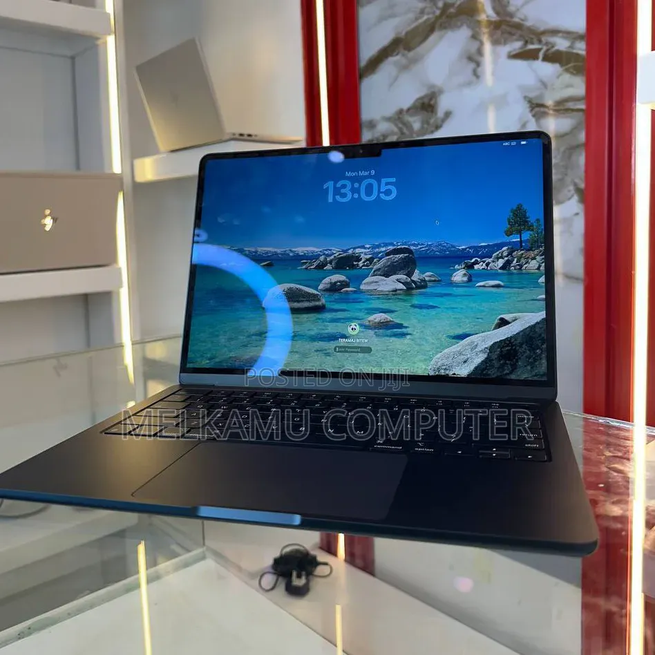 New Apple MacBook Air 2024 M3 13-inch 16GB Intel Core i7 SSD 512GB