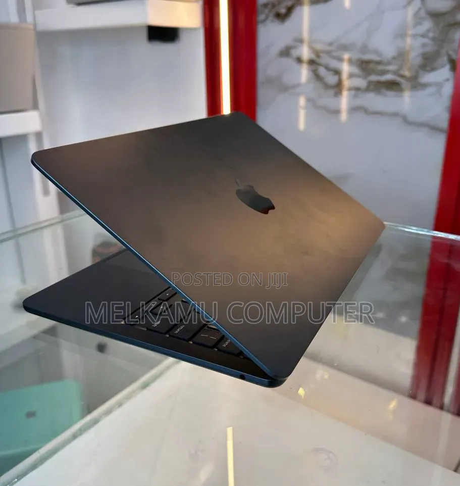 New Apple MacBook Air 2024 M3 13-inch 16GB Intel Core i7 SSD 512GB