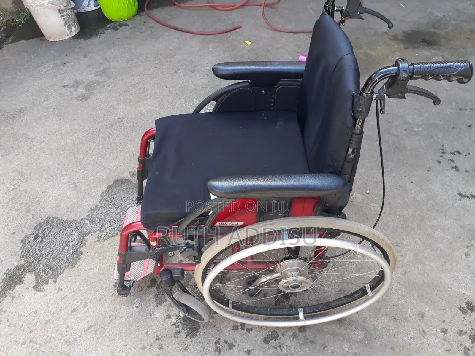 Handicapped Folding Manual Lightweight Wheelchair With Wheelchair