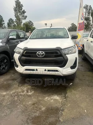 New Toyota Hilux 2023 White