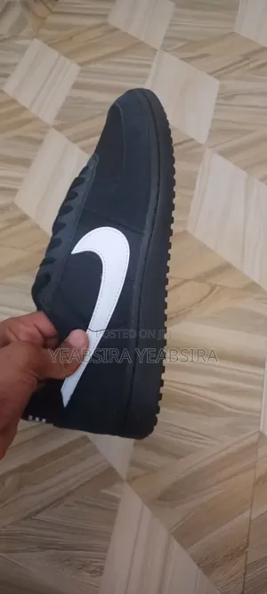 Nike General Field Men's Shoe.