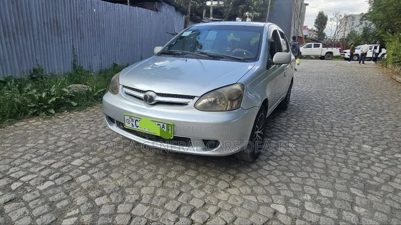 Toyota Platz 2005 Silver