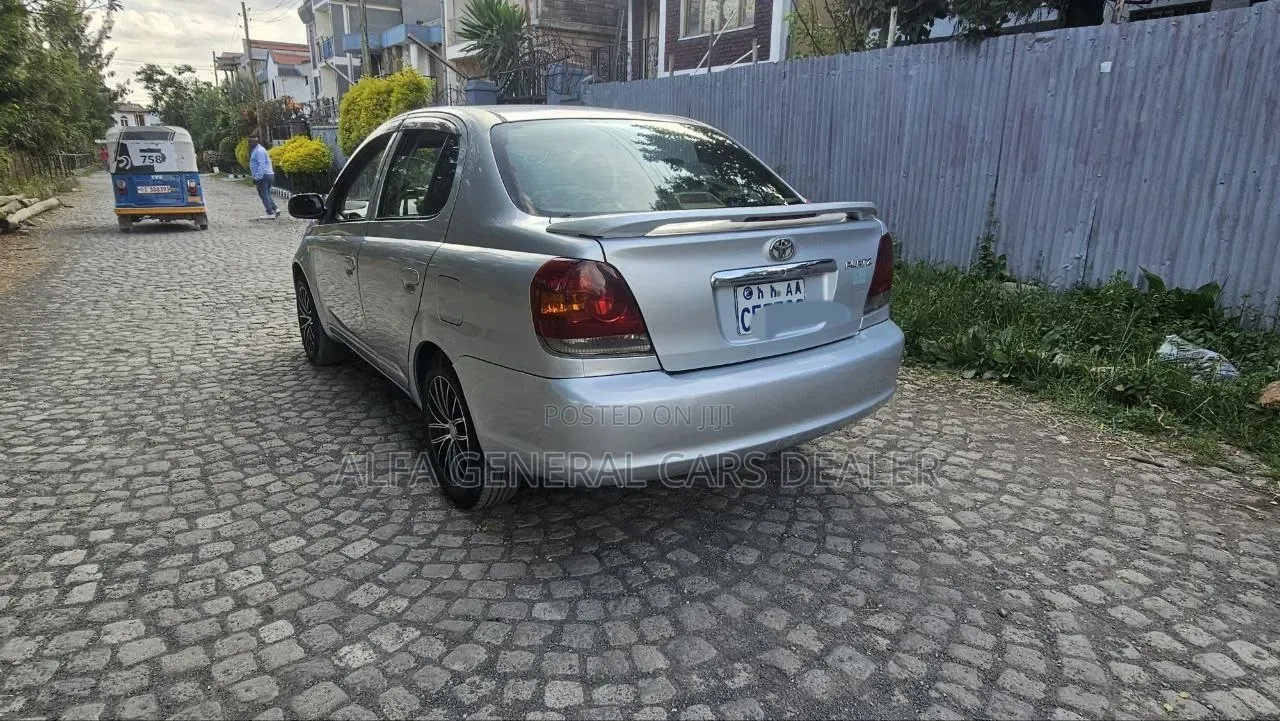 Toyota Platz 2005 Silver