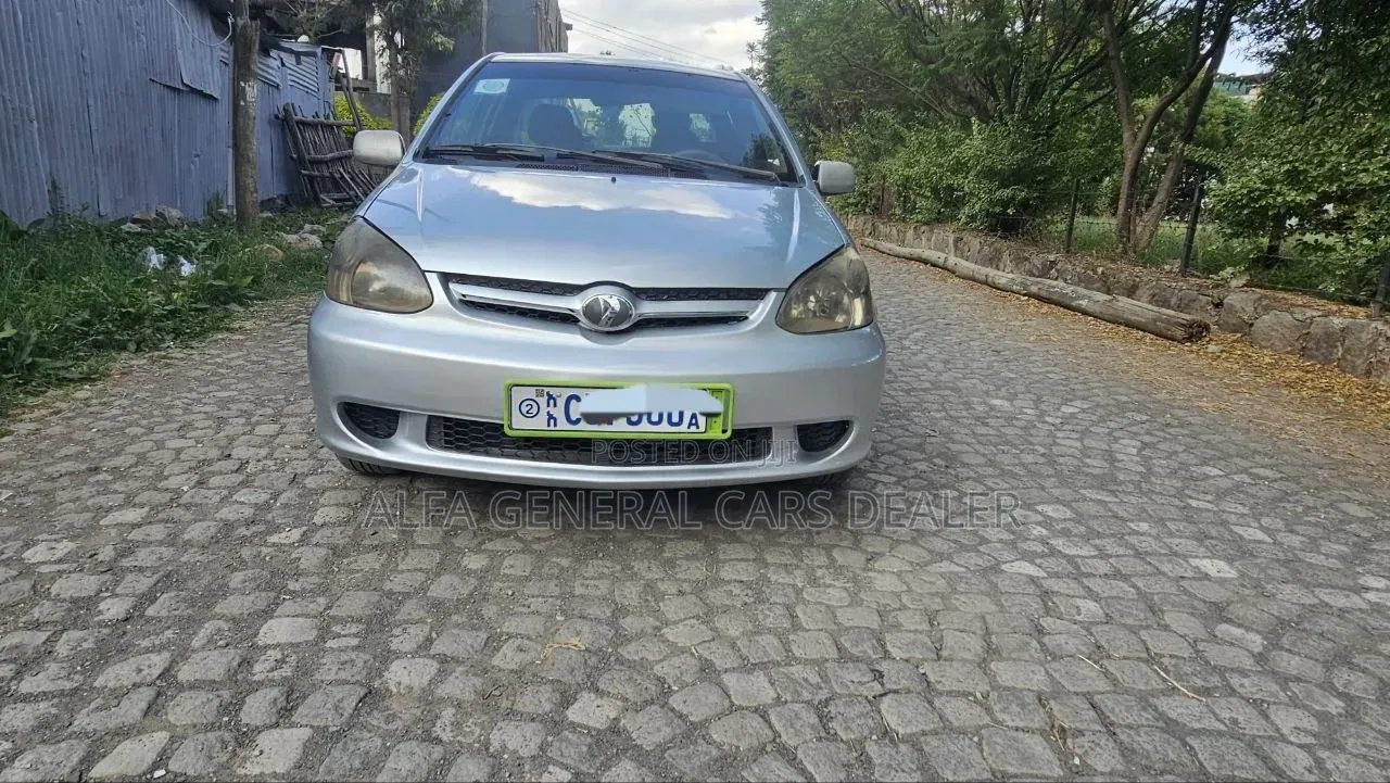 Toyota Platz 2005 Silver