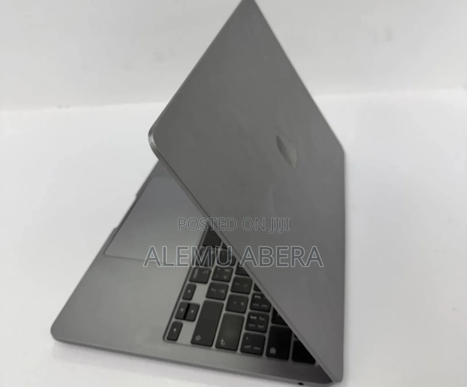 New Laptop Apple MacBook Air 2024 M3 13-inch 16GB Apple M3 SSD 256GB